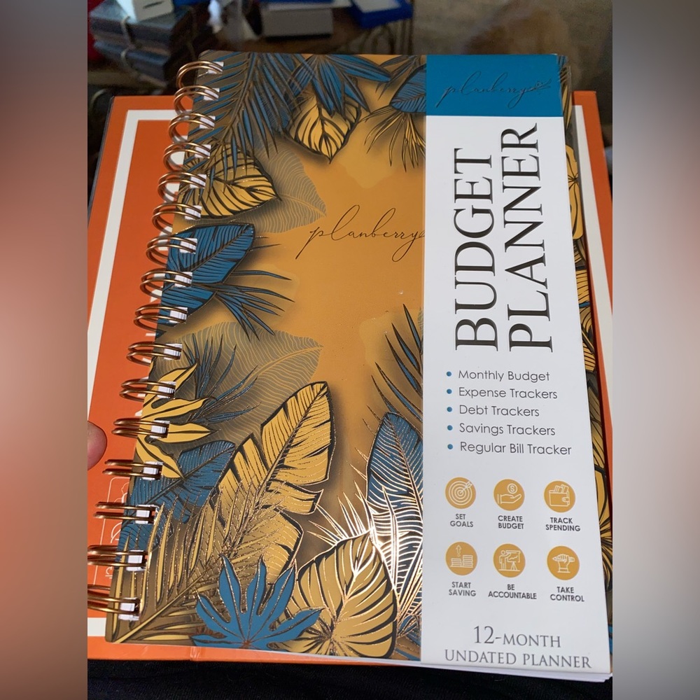 NWT NON-DATED BUDGET PLANNER - Picture 3 of 4